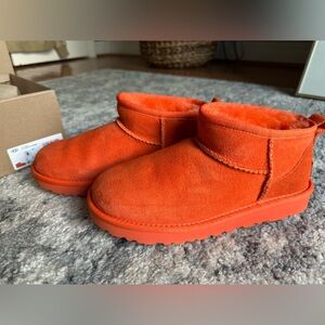 Classic Ultra Mini Ugg Boot sz 6 in sold out orange